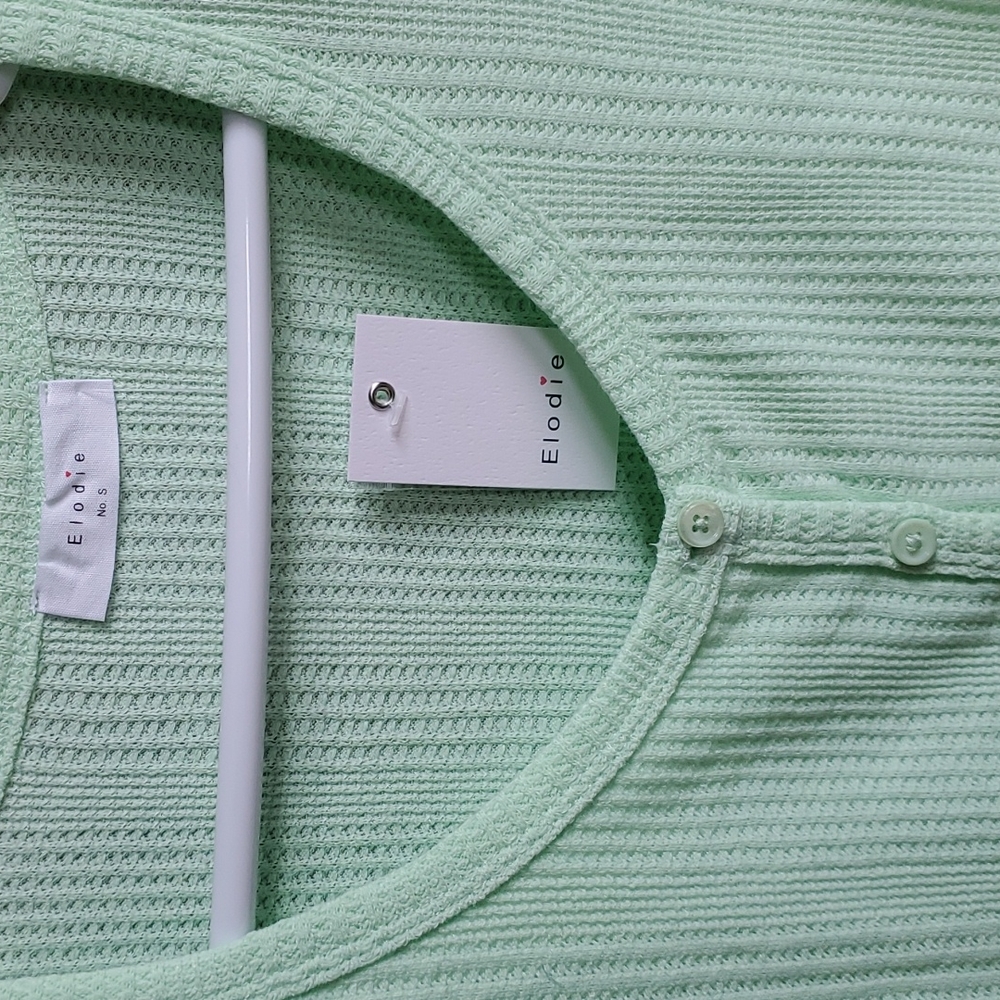NWT Elodie: Waffle-Knit Short-sleeve Button-up Crop-tee, neon green - Picture 2 of 4
